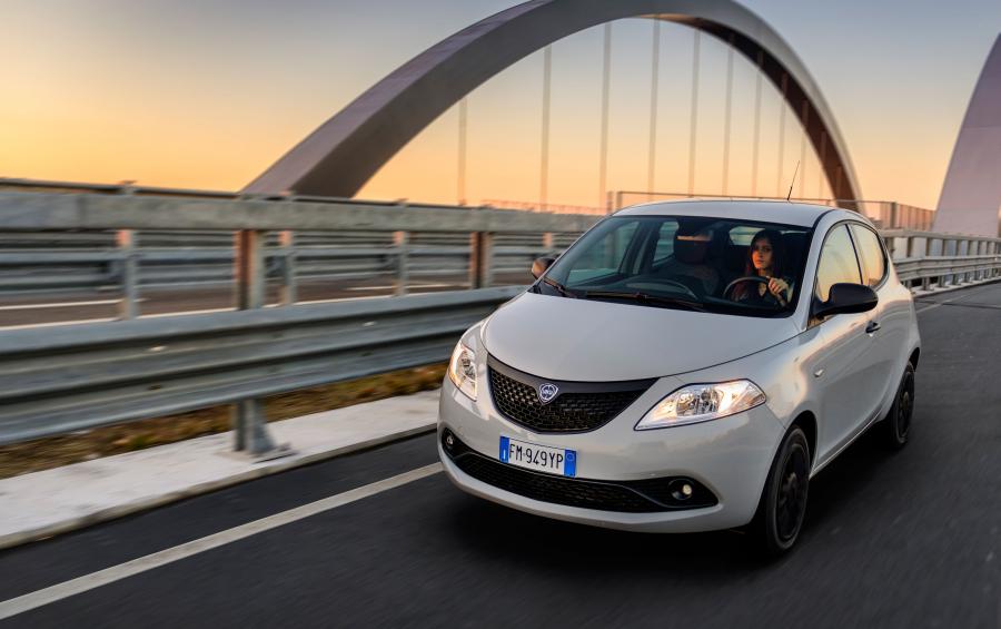  Lancia Ypsilon Elefantino Blu (846) 2018 года  (фото 3 из 12)